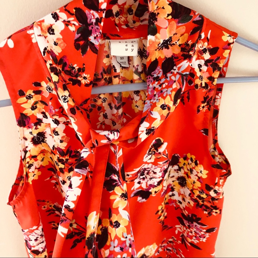 Like new red floral top